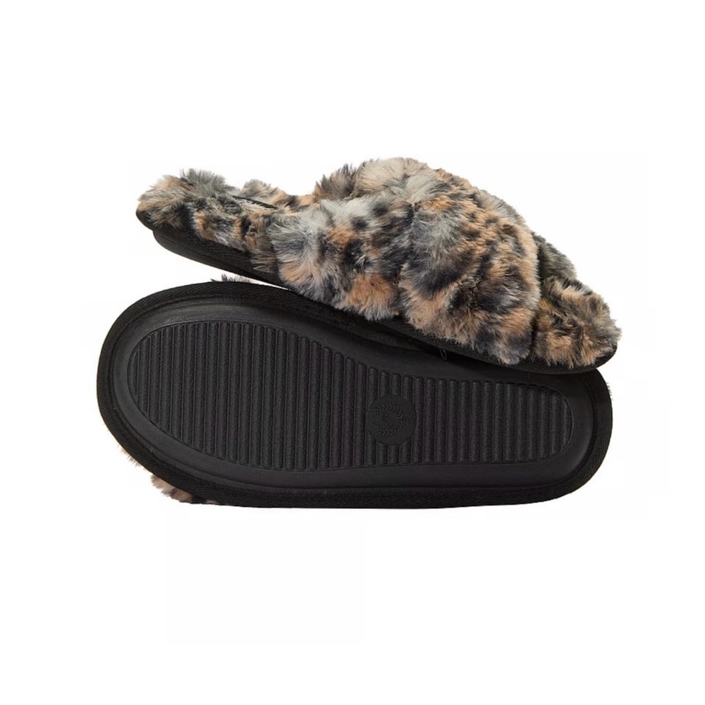 LEOPARD PRINT FAUX FUR SLIPPERS!